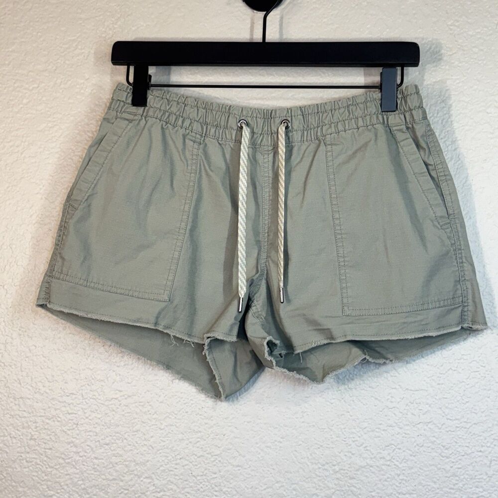 Vuori Vintage Ripstop Shorts Green Raw Hem Pull On Zippered Back Pockets Women S